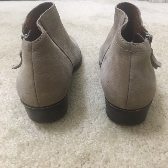 Lucky Brand Brielley Leather Bootie Ankle Boots Perforated Stacked Block Heel 9M - Picture 7 of 14